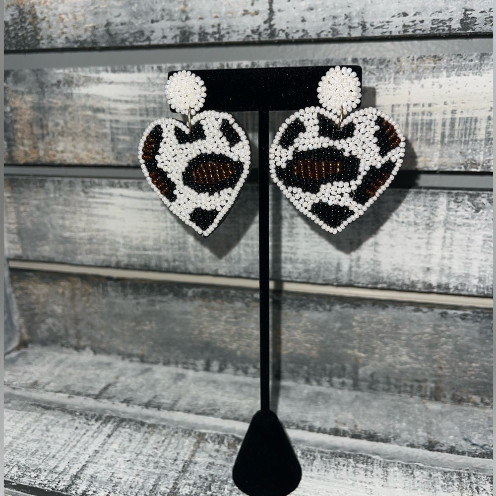 Beaded Leopard Heart Earrings - Picture 1 of 1